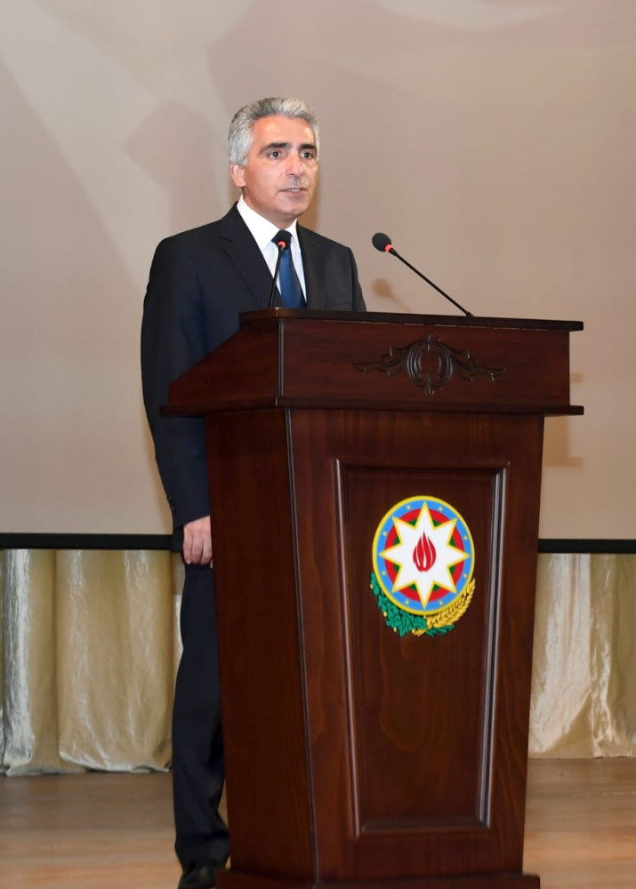 Təhsili xüsusi nailiyyətlərlə başa vurmuş və qəbul imtahanlarında yüksək bal toplamış məzunlarla görüş keçirilib<font color=red> - FOTOLAR</font>