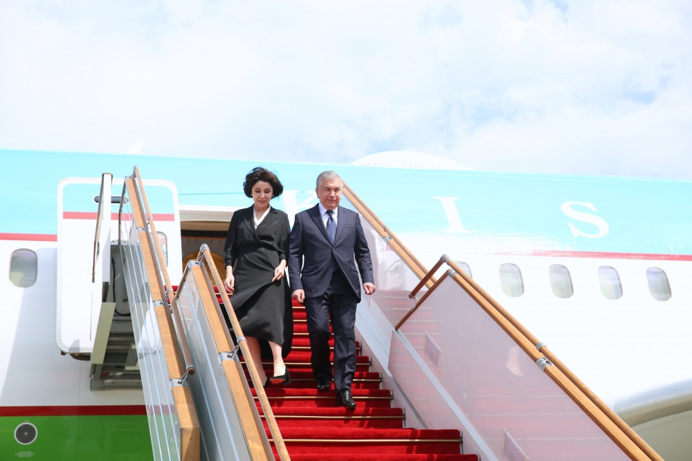 Özbəkistan Prezidenti Şavkat Mirziyoyev Azərbaycana dövlət səfərinə gəlib<font color=red> - FOTOLAR</font>