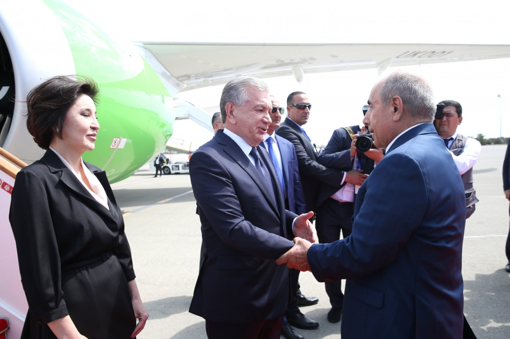 Özbəkistan Prezidenti Şavkat Mirziyoyev Azərbaycana dövlət səfərinə gəlib<font color=red> - FOTOLAR</font>