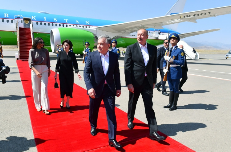 Azərbaycanda dövlət səfərində olan Özbəkistan Prezidenti Şavkat Mirziyoyev Füzuli rayonuna gedib<font color=red> - FOTOLAR</font>