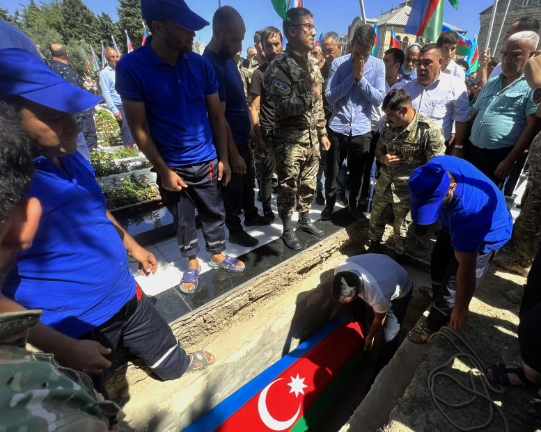  Otuz bir il əvvəl şəhid olan Məhərrəm Abbasov torpağa tapşırılıb<font color=red> - FOTOLAR</font>