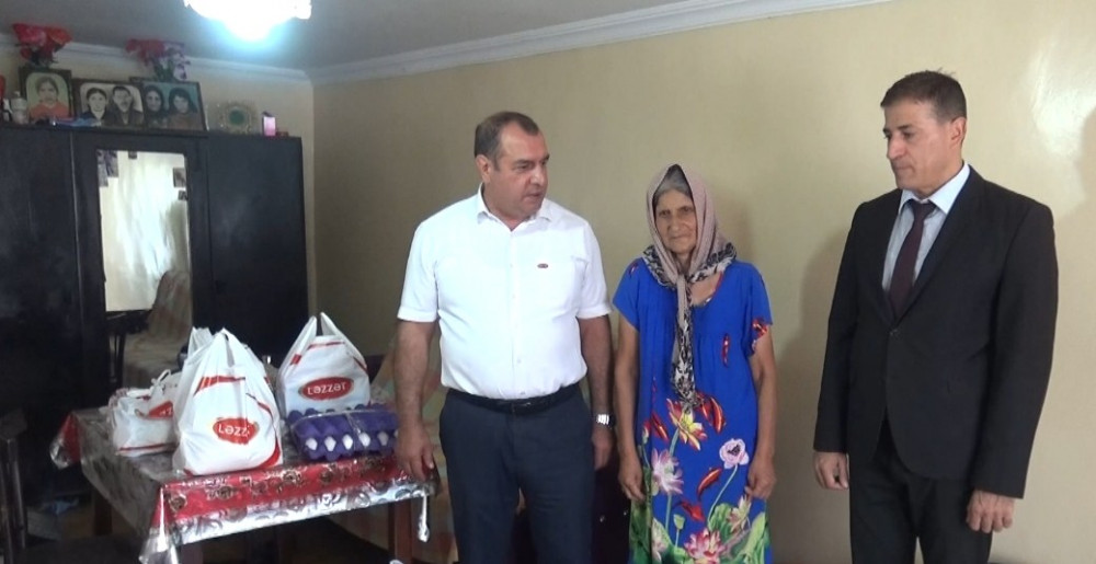 Naxçıvanda aztəminatlı ailələrə ərzaq yardımı verilib<font color=red> - FOTOLAR</font>