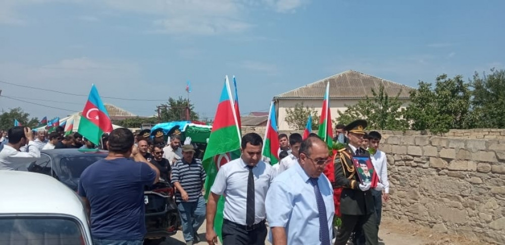 Şuşada şəhidlik zirvəsinə ucalan xızılı qəhrəman 31 ildən sonra doğma yurdunda dəfn olunub<font color=red> - FOTOLAR</font>
