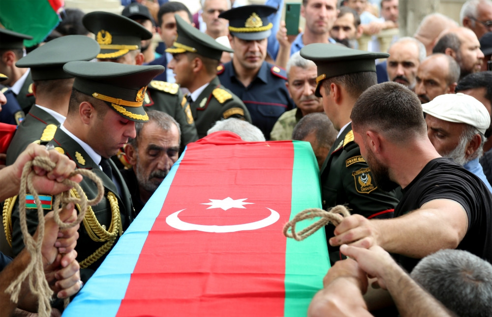 Otuz bir il əvvəl şəhid olan Nurəli Abdullayev torpağa tapşırılıb<font color=red> - FOTOLAR</font>