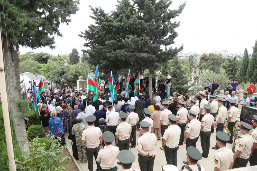 Otuz bir il əvvəl şəhid olan Nurəli Abdullayev torpağa tapşırılıb<font color=red> - FOTOLAR</font>