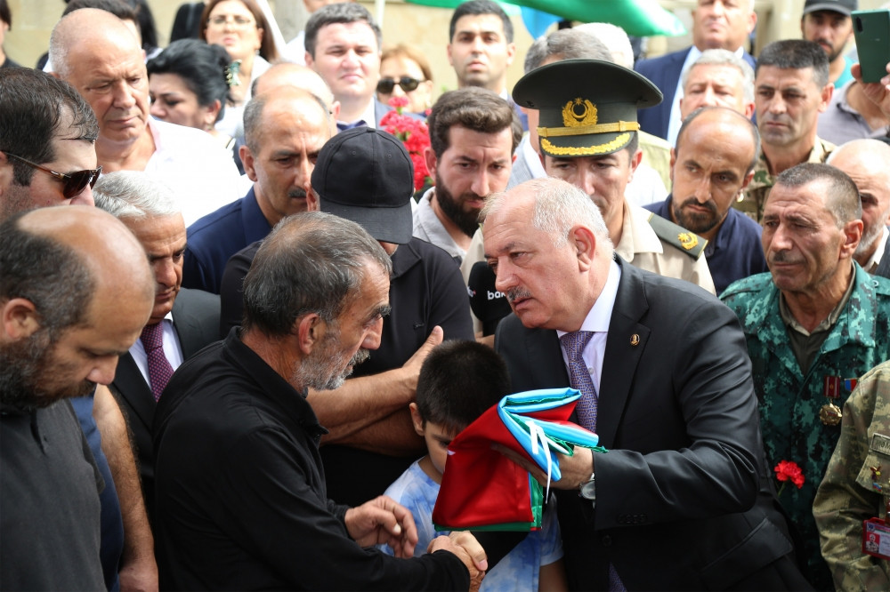 Otuz bir il əvvəl şəhid olan Nurəli Abdullayev torpağa tapşırılıb<font color=red> - FOTOLAR</font>