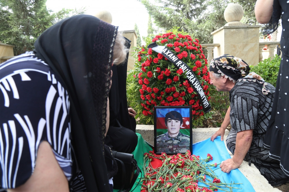 Otuz bir il əvvəl şəhid olan Nurəli Abdullayev torpağa tapşırılıb<font color=red> - FOTOLAR</font>