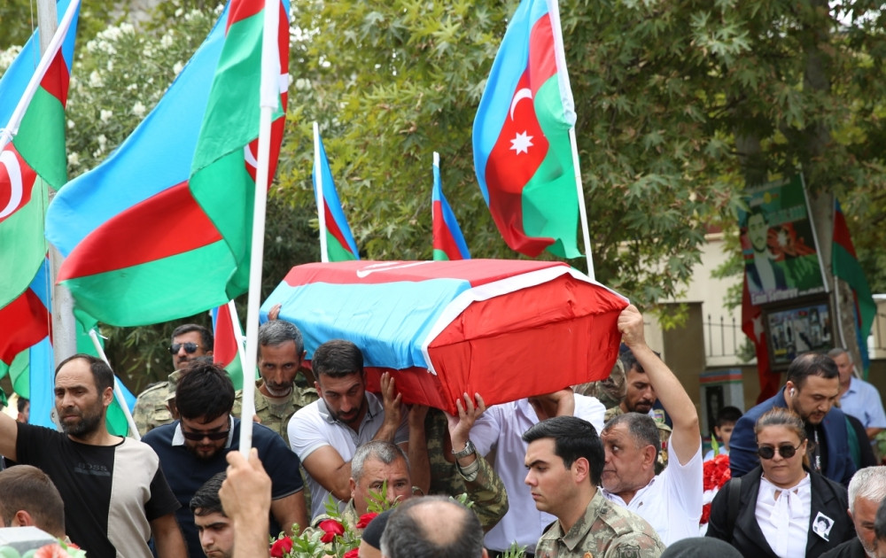 Daşaltıda nəşinin qalıqları tapılan Nofəl Qurbanov torpağa tapşırılıb<font color=red> - FOTOLAR</font>