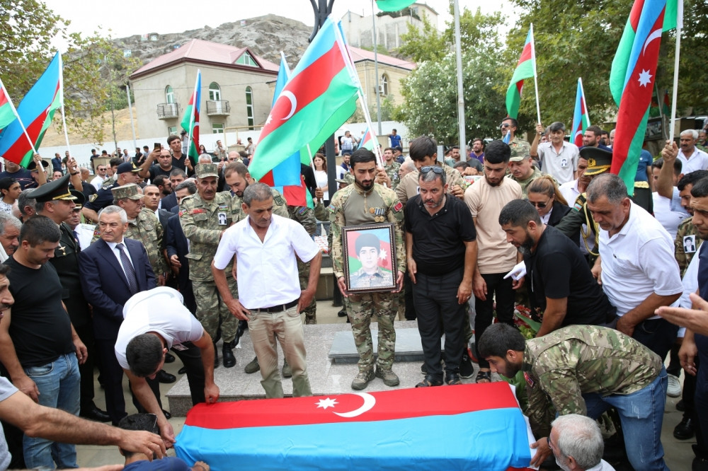 Daşaltıda nəşinin qalıqları tapılan Nofəl Qurbanov torpağa tapşırılıb<font color=red> - FOTOLAR</font>