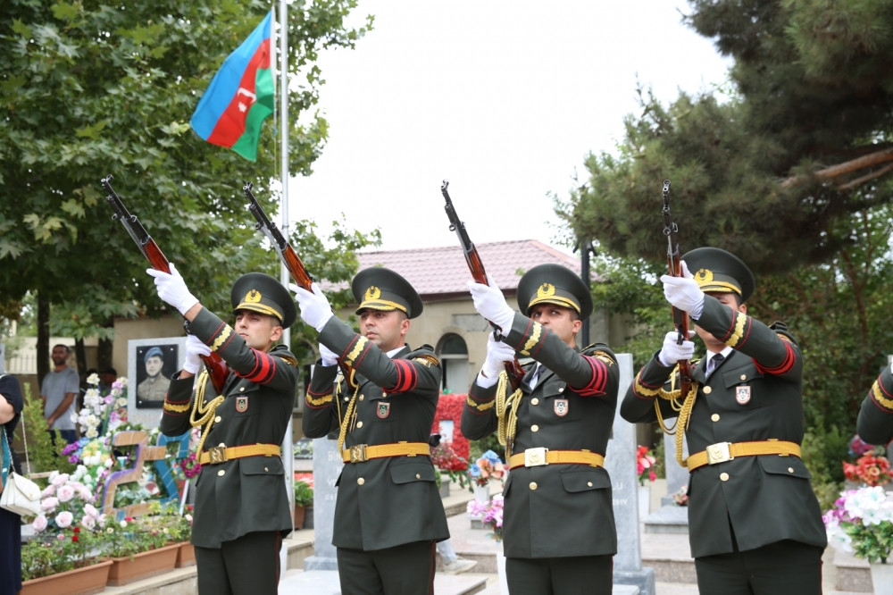 Daşaltıda nəşinin qalıqları tapılan Nofəl Qurbanov torpağa tapşırılıb<font color=red> - FOTOLAR</font>
