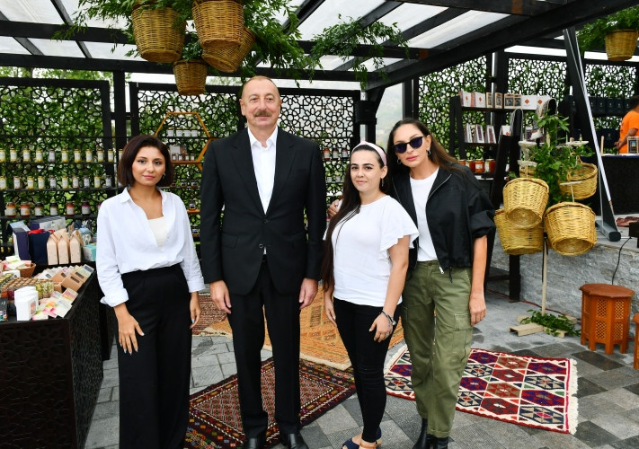 Prezident İlham Əliyev və birinci xanım Mehriban Əliyeva Laçın şəhərində Mənzərəli terrasda və Bayraq Meydanının qarşısında keçirilən “Laçın Şəhəri Günü” bayram şənliklərində iştirak ediblər<font color='red'> - YENİLƏNİB</font><font color=red> - FOTOLAR</font>
