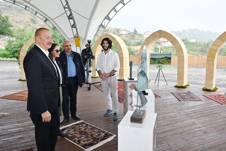 Prezident İlham Əliyev və birinci xanım Mehriban Əliyeva Laçın şəhərində Mənzərəli terrasda və Bayraq Meydanının qarşısında keçirilən “Laçın Şəhəri Günü” bayram şənliklərində iştirak ediblər<font color='red'> - YENİLƏNİB</font><font color=red> - FOTOLAR</font>