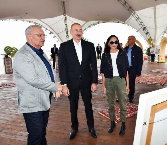 Prezident İlham Əliyev və birinci xanım Mehriban Əliyeva Laçın şəhərində Mənzərəli terrasda və Bayraq Meydanının qarşısında keçirilən “Laçın Şəhəri Günü” bayram şənliklərində iştirak ediblər<font color='red'> - YENİLƏNİB</font><font color=red> - FOTOLAR</font>