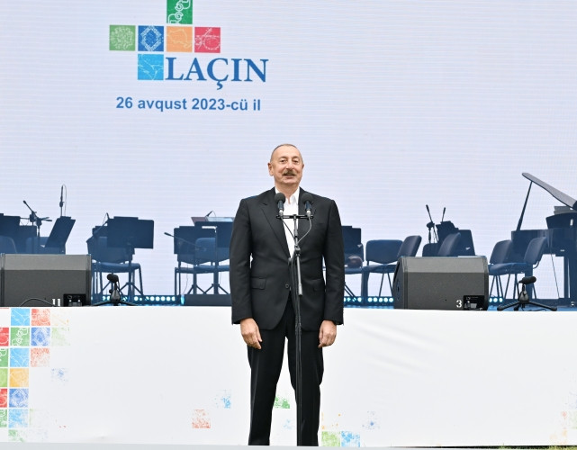 Prezident İlham Əliyev və birinci xanım Mehriban Əliyeva Həkəri çayının sahilində keçirilən “Laçın Şəhəri Günü” bayram tədbirində iştirak ediblər <font color='red'> - YENİLƏNİB</font><font color=red> - FOTOLAR</font>