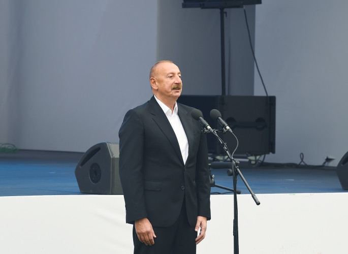 Prezident İlham Əliyev və birinci xanım Mehriban Əliyeva Həkəri çayının sahilində keçirilən “Laçın Şəhəri Günü” bayram tədbirində iştirak ediblər <font color='red'> - YENİLƏNİB</font><font color=red> - FOTOLAR</font>