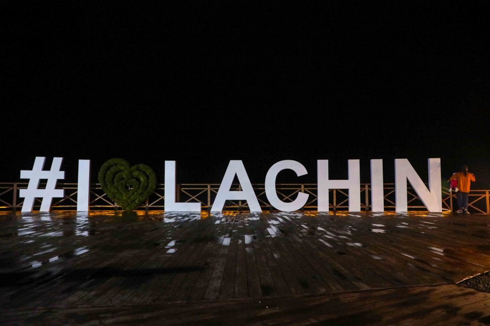 “Laçın Şəhəri Günü” münasibətilə möhtəşəm atəşfəşanlıq olub<font color=red> - FOTOLAR</font>
