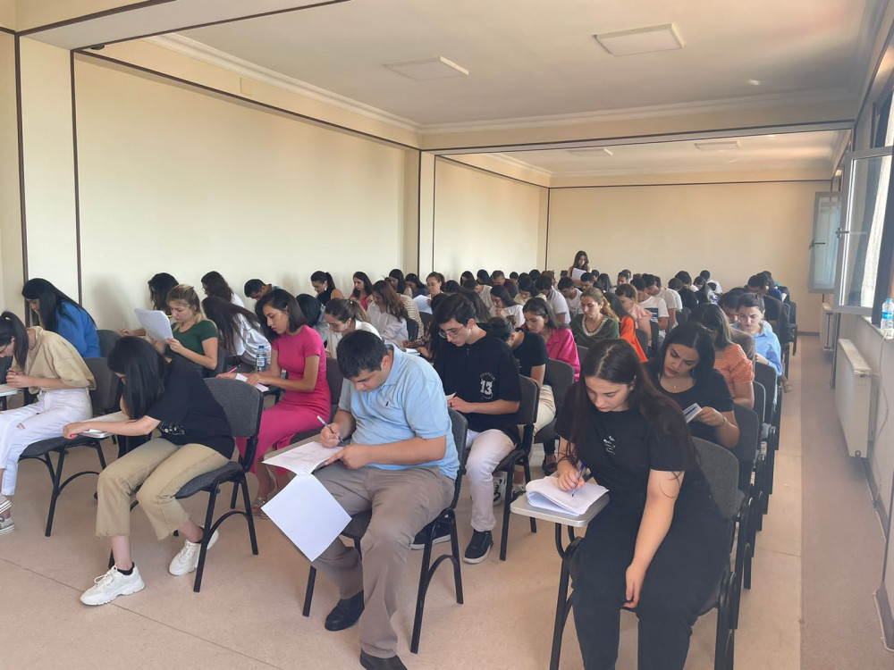 Naxçıvan Dövlət Universitetinin IELTS ve SAT mərkəzinin nəzdində fəaliyyət göstərən tədris mərkəzinə qəbul imtahanı keçirilib<font color=red> - FOTOLAR</font>