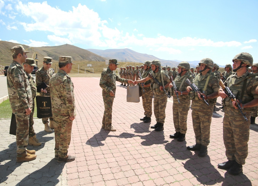 Hərbi Prokuror Naxçıvanda hərbçilərlə görüşüb<font color=red> - FOTOLAR</font>
