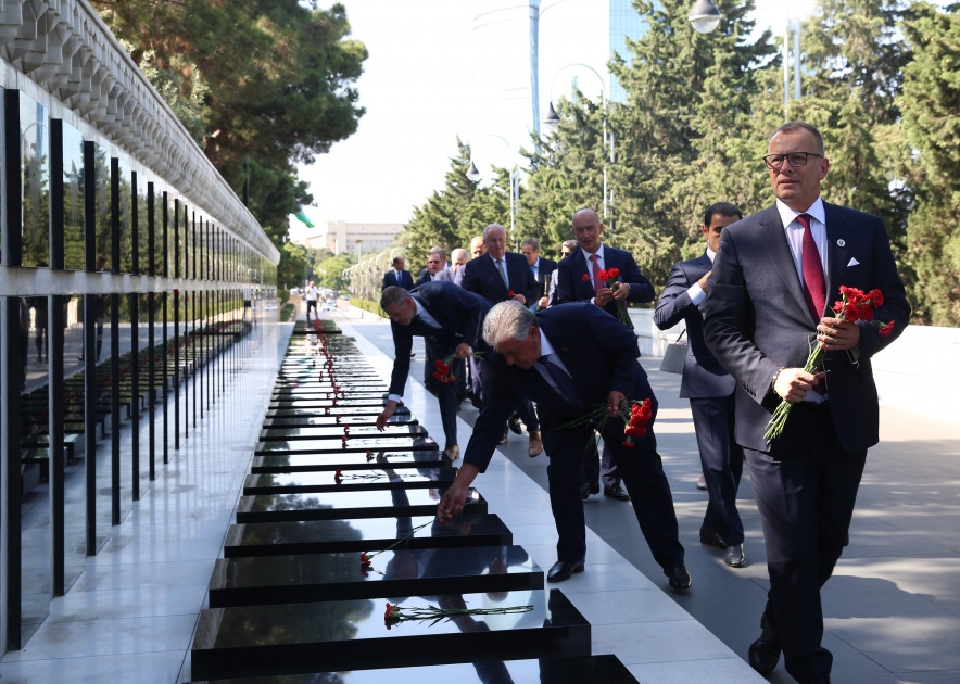 Slovakiya Milli Şurasının sədri Boris Kollar Şəhidlər xiyabanını ziyarət edib<font color=red> - FOTOLAR</font>