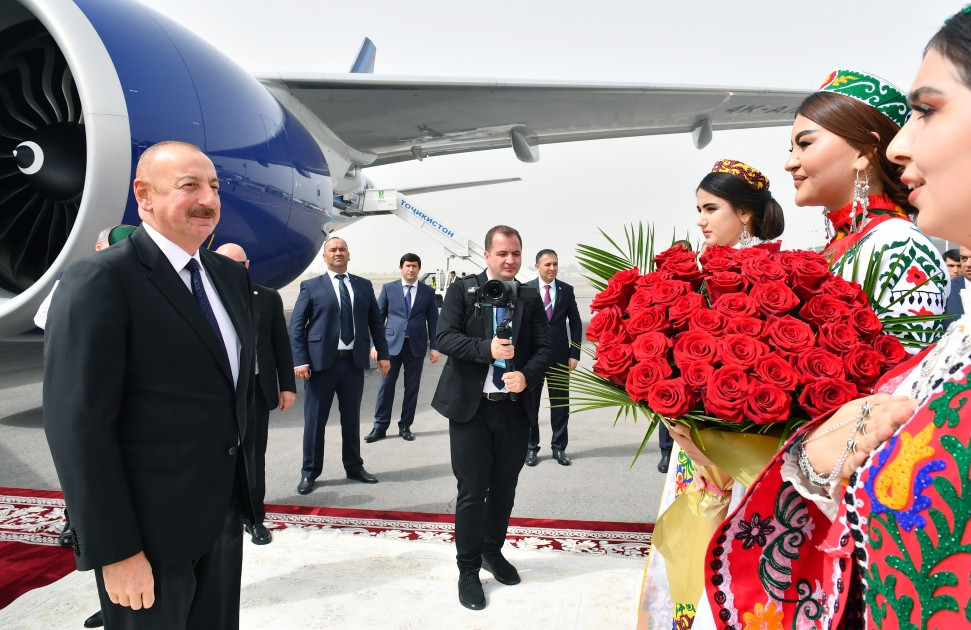 Azərbaycan Prezidenti İlham Əliyev Tacikistana səfərə gedib<font color=red> - FOTOLAR</font>