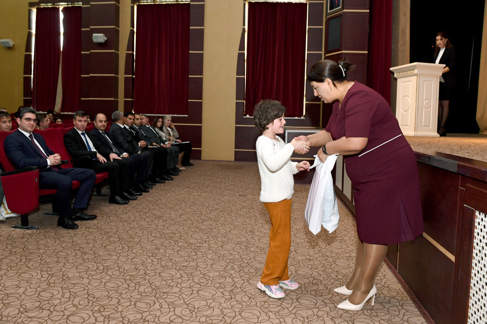 Naxçıvanda sosial qayğıya ehtiyacı olan 896 uşağa məktəb ləvazimatları verilib<font color=red> - FOTOLAR</font>