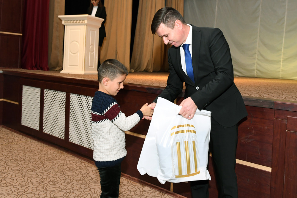 Naxçıvanda sosial qayğıya ehtiyacı olan 896 uşağa məktəb ləvazimatları verilib<font color=red> - FOTOLAR</font>