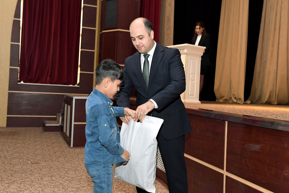 Naxçıvanda sosial qayğıya ehtiyacı olan 896 uşağa məktəb ləvazimatları verilib<font color=red> - FOTOLAR</font>