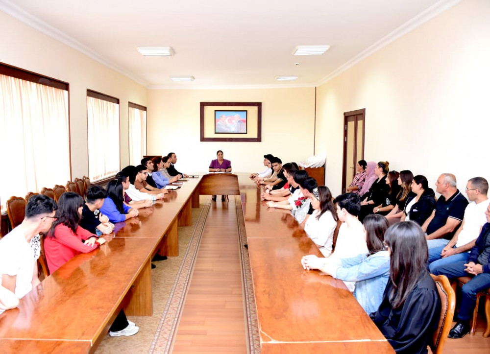 Naxçıvanda xüsusi qayğıya ehtiyacı olan tələbələrlə görüş keçirilib<font color=red> - FOTOLAR</font>