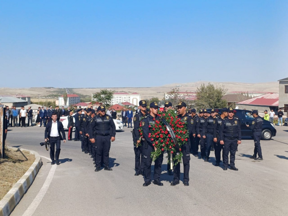 Qanunsuz erməni silahlı birləşmələri tərəfindən törədilən təxribat-diversiya/terror aktı nəticəsində həlak olan polis serjantı dəfn edilib<font color=red> - FOTOLAR</font>