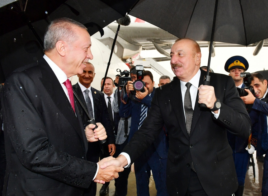 Türkiyə Prezidenti Rəcəb Tayyib Ərdoğan Azərbaycana rəsmi səfərə gəlib<font color=red> - FOTOLAR</font>