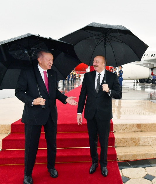 Türkiyə Prezidenti Rəcəb Tayyib Ərdoğan Azərbaycana rəsmi səfərə gəlib<font color=red> - FOTOLAR</font>