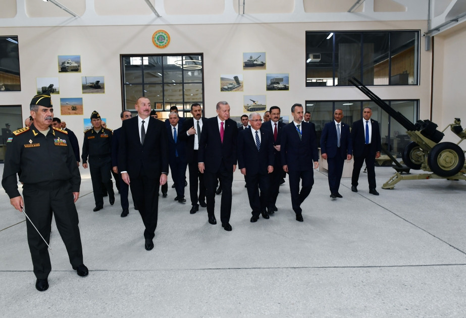 Azərbaycan və Türkiyə prezidentləri Naxçıvan Bərpa-istehsalat hərbi kompleksinin açılışında iştirak ediblər<font color='red'> - YENİLƏNƏCƏK</font><font color=red> - FOTOLAR</font>