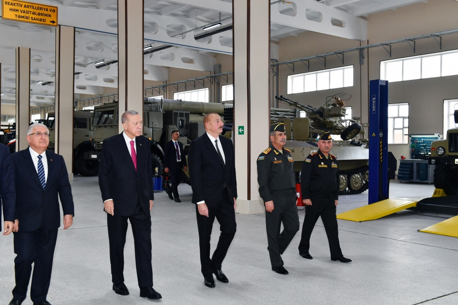 Azərbaycan və Türkiyə prezidentləri Naxçıvan Bərpa-istehsalat hərbi kompleksinin açılışında iştirak ediblər<font color='red'> - YENİLƏNƏCƏK</font><font color=red> - FOTOLAR</font>