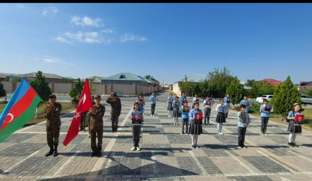 Naxçıvan məktəblərində ilk dərs saatları Anım Gününə həsr olunub<font color=red> - FOTOLAR</font>