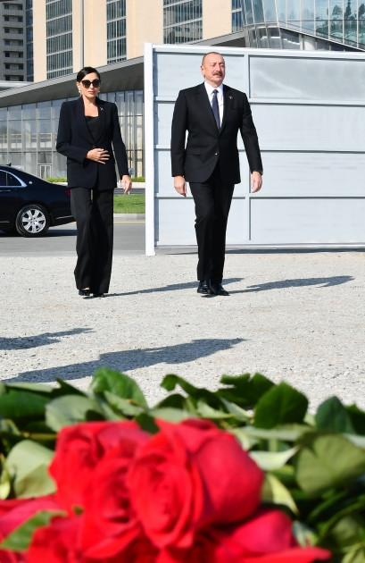 Prezident İlham Əliyev və birinci xanım Mehriban Əliyeva Bakıda inşası davam etdirilən Zəfər parkında olublar<font color='red'> - YENİLƏNİB</font><font color=red> - FOTOLAR</font>
