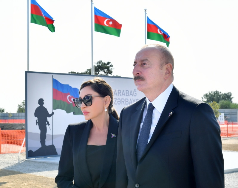 Prezident İlham Əliyev və birinci xanım Mehriban Əliyeva Bakıda inşası davam etdirilən Zəfər parkında olublar<font color='red'> - YENİLƏNİB</font><font color=red> - FOTOLAR</font>