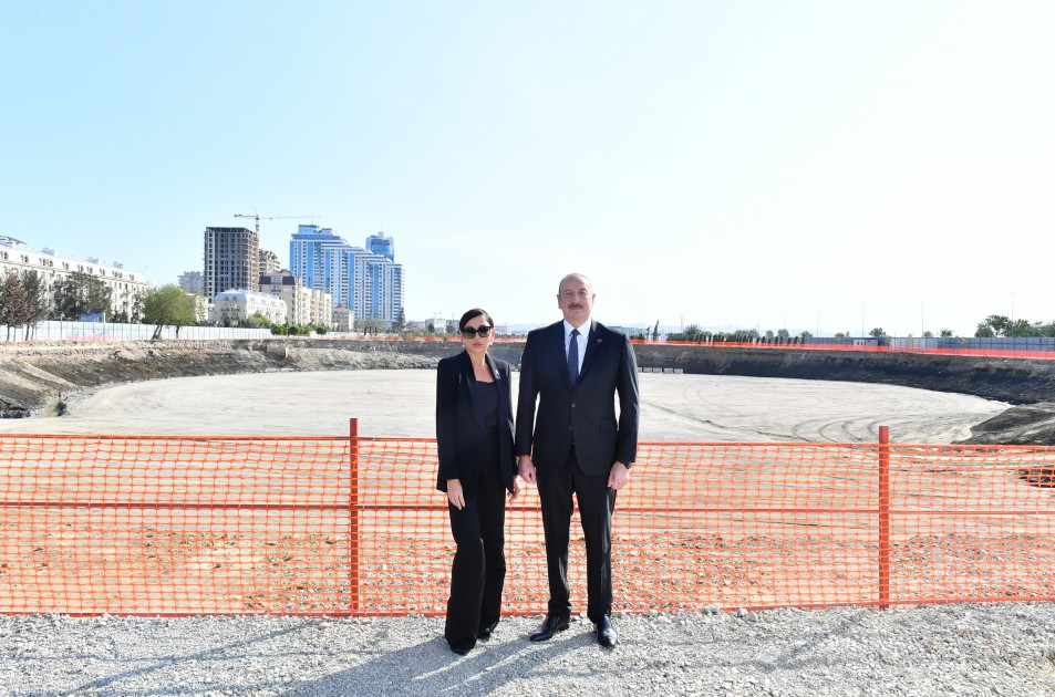 Prezident İlham Əliyev və birinci xanım Mehriban Əliyeva Bakıda inşası davam etdirilən Zəfər parkında olublar<font color='red'> - YENİLƏNİB</font><font color=red> - FOTOLAR</font>