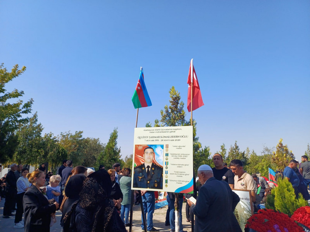 Naxçıvanda Vətən müharibəsi şəhidlərinin əziz xatirəsi bir dəqiqəlik sükutla anıldı <font color=red> - FOTOLAR</font>