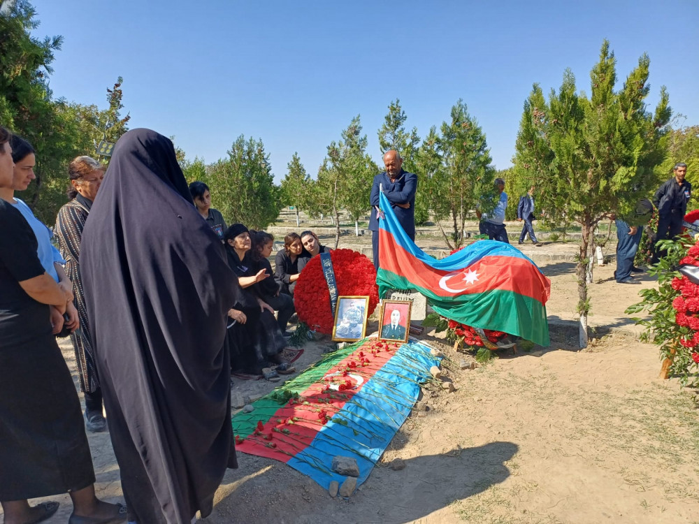 Naxçıvanda Vətən müharibəsi şəhidlərinin əziz xatirəsi bir dəqiqəlik sükutla anıldı <font color=red> - FOTOLAR</font>