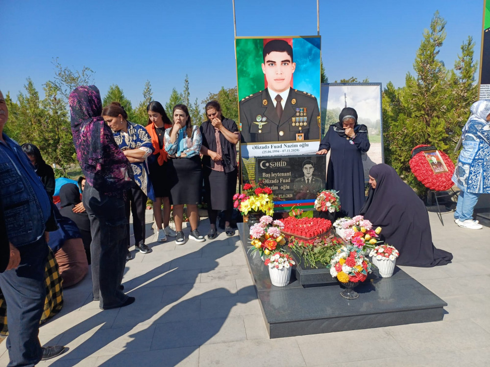 Naxçıvanda Vətən müharibəsi şəhidlərinin əziz xatirəsi bir dəqiqəlik sükutla anıldı <font color=red> - FOTOLAR</font>