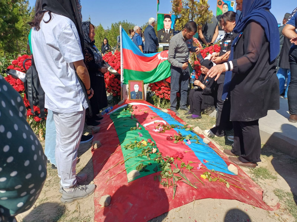 Naxçıvanda Vətən müharibəsi şəhidlərinin əziz xatirəsi bir dəqiqəlik sükutla anıldı <font color=red> - FOTOLAR</font>