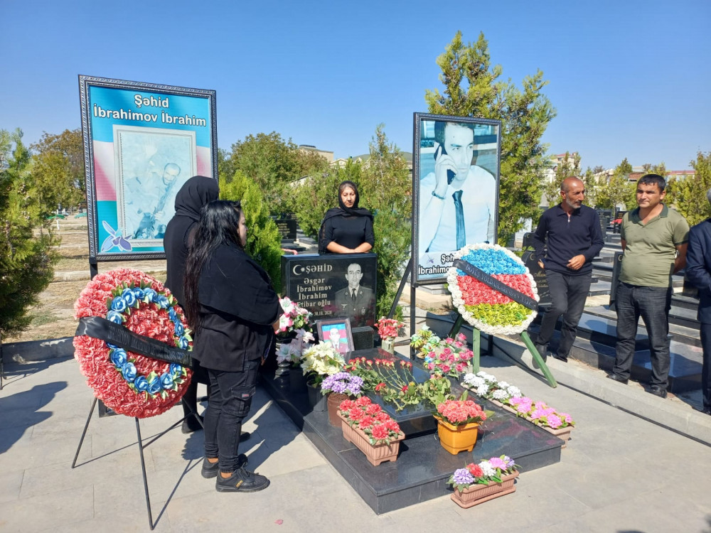 Naxçıvanda Vətən müharibəsi şəhidlərinin əziz xatirəsi bir dəqiqəlik sükutla anıldı <font color=red> - FOTOLAR</font>