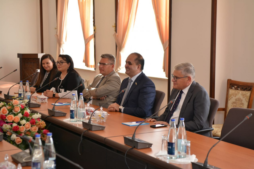 Mərkəzi Gömrük Hospitalında Elmi Tədqiqat və Tədris Mərkəzinin direktoru və Türkiyənin Ege Universitetinin həkim-professor heyəti Naxçıvan Dövlət Universitetində olublar<font color=red> - FOTOLAR</font>
