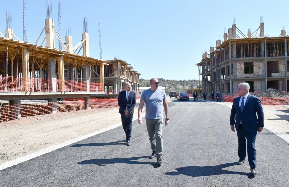 Prezident İlham Əliyev Cəbrayıl Yaşayış Kompleksində aparılan tikinti işləri ilə tanış olub<font color='red'> - YENİLƏNİB</font><font color=red> - FOTOLAR</font>