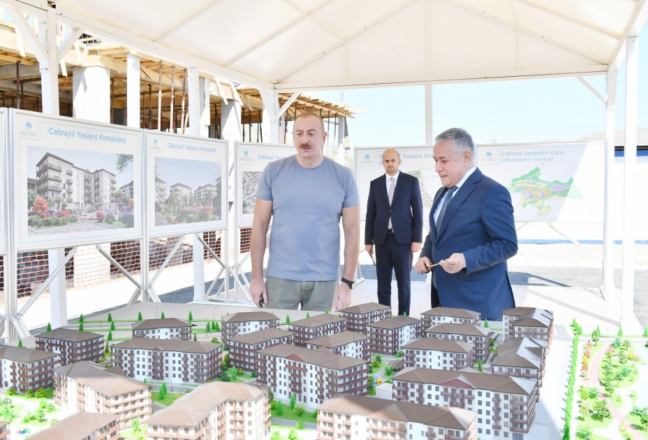 Prezident İlham Əliyev Cəbrayıl Yaşayış Kompleksində aparılan tikinti işləri ilə tanış olub<font color='red'> - YENİLƏNİB</font><font color=red> - FOTOLAR</font>