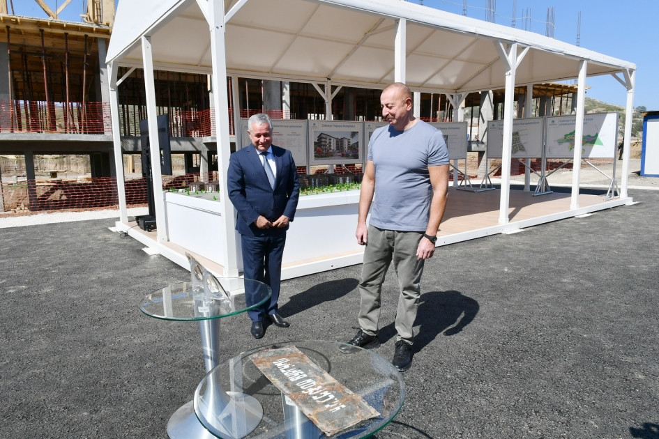 Prezident İlham Əliyev Cəbrayıl Yaşayış Kompleksində aparılan tikinti işləri ilə tanış olub<font color='red'> - YENİLƏNİB</font><font color=red> - FOTOLAR</font>