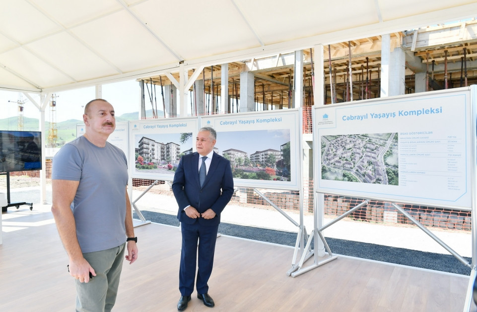 Prezident İlham Əliyev Cəbrayıl Yaşayış Kompleksində aparılan tikinti işləri ilə tanış olub<font color='red'> - YENİLƏNİB</font><font color=red> - FOTOLAR</font>