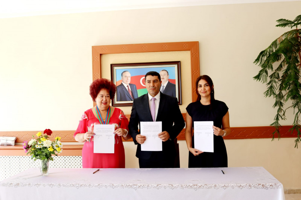İrpendəki Zərifə Əliyeva adına Xarici dillər liseyi ilə Şahtaxtı orta məktəbi əməkdaşlıq edəcək<font color=red> - FOTOLAR</font>
