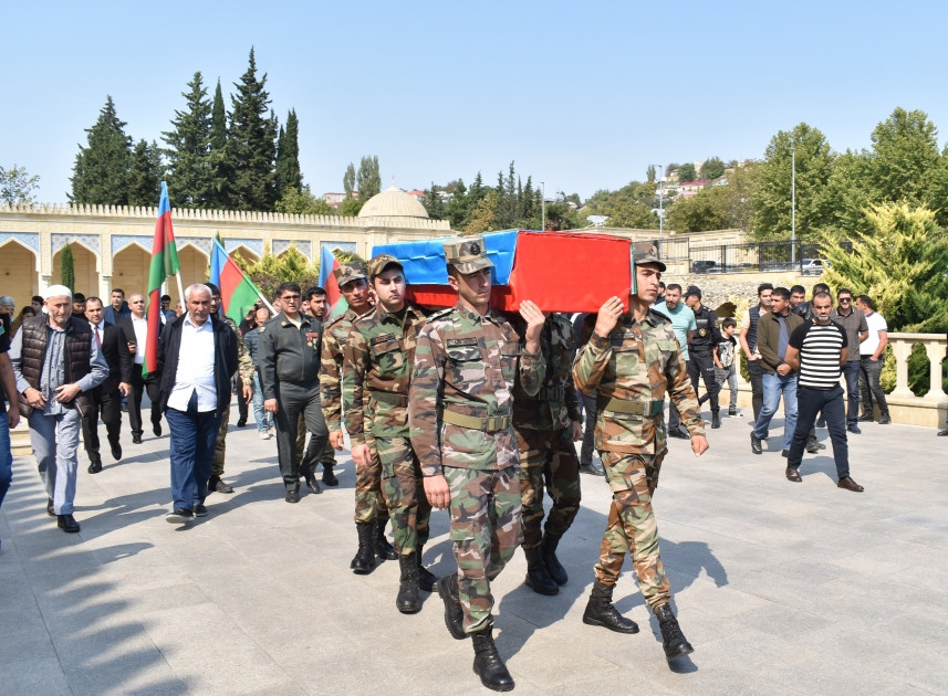Birinci Qarabağ müharibəsində itkin düşmüş şəhid Elmar Məmmədov 31 ildən sonra Şamaxıda dəfn olunub<font color=red> - FOTOLAR</font>