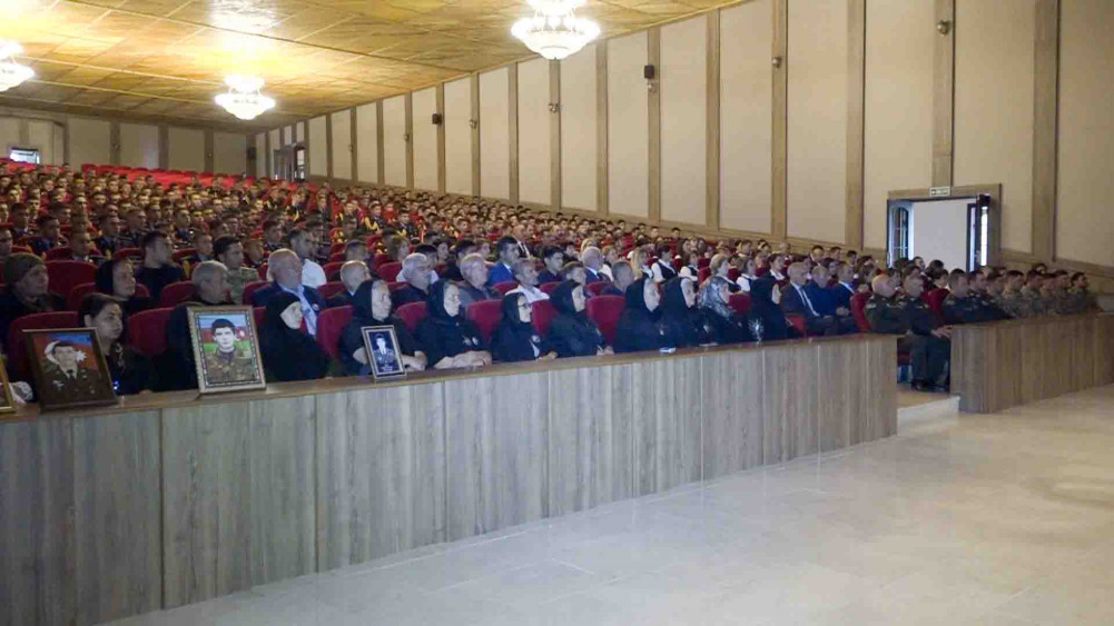Heydər Əliyev adına Hərbi Liseyin təşkilatçılığı ilə şəhidlərimizə həsr olunmuş “Vətəndən pay olmaz” adlı tədbir keçirilib<font color=red> - FOTOLAR</font>